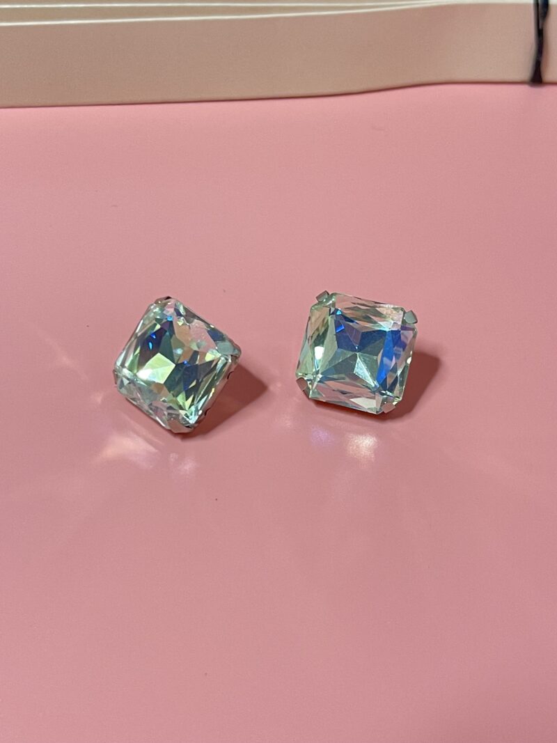 IMG_2148 Gradient Stud - Image 1